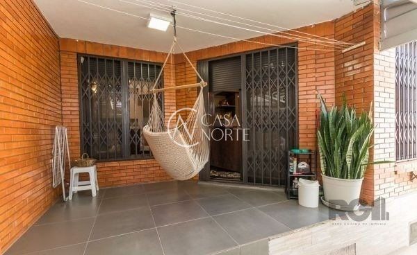 Casa de Condomínio à venda com 3 quartos, 365m², 1 suíte, 3 vagas, Avenida Jacuí no bairro Cristal em Porto Alegre