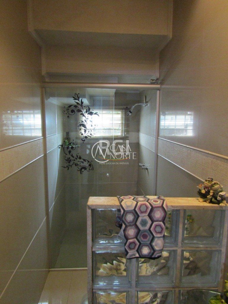 Casa à venda com 2 quartos, 300m², 1 suíte, 3 vagas, Avenida Beira Rio no bairro Belém Novo em Porto Alegre