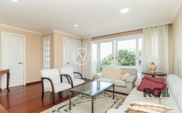 Casa à venda com 3 quartos, 317m², 1 suíte, Rua Joaquim Cruz no bairro Santo Antônio em Porto Alegre