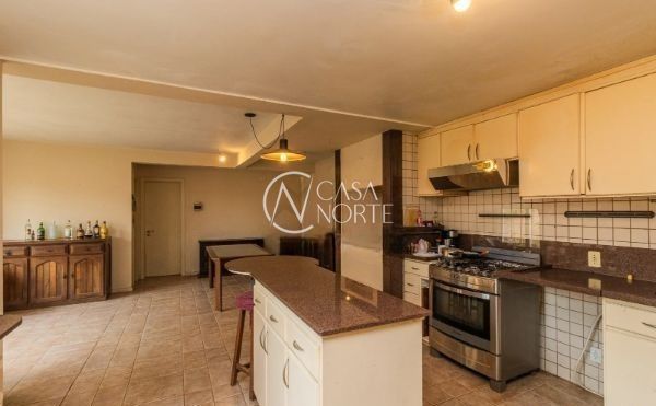 Casa à venda com 4 quartos, 194m², 3 suítes, 2 vagas, Rua Dona Amélia no bairro Santa Tereza em Porto Alegre