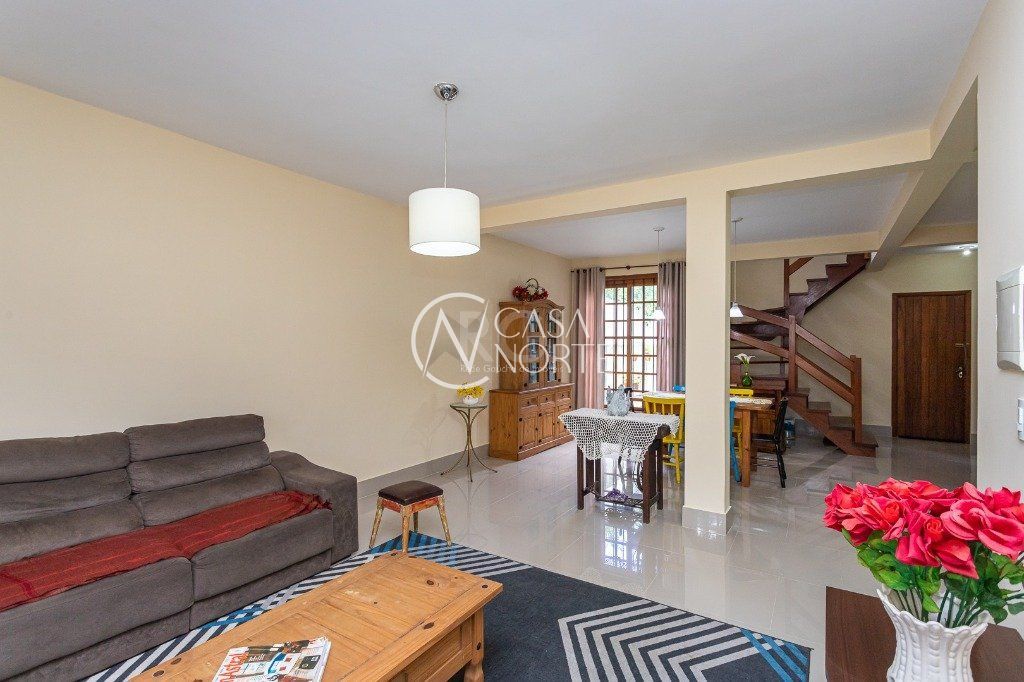 Casa à venda com 4 quartos, 190m², 2 suítes, 2 vagas, Rua Jayme Saul de Borba no bairro Guarujá em Porto Alegre