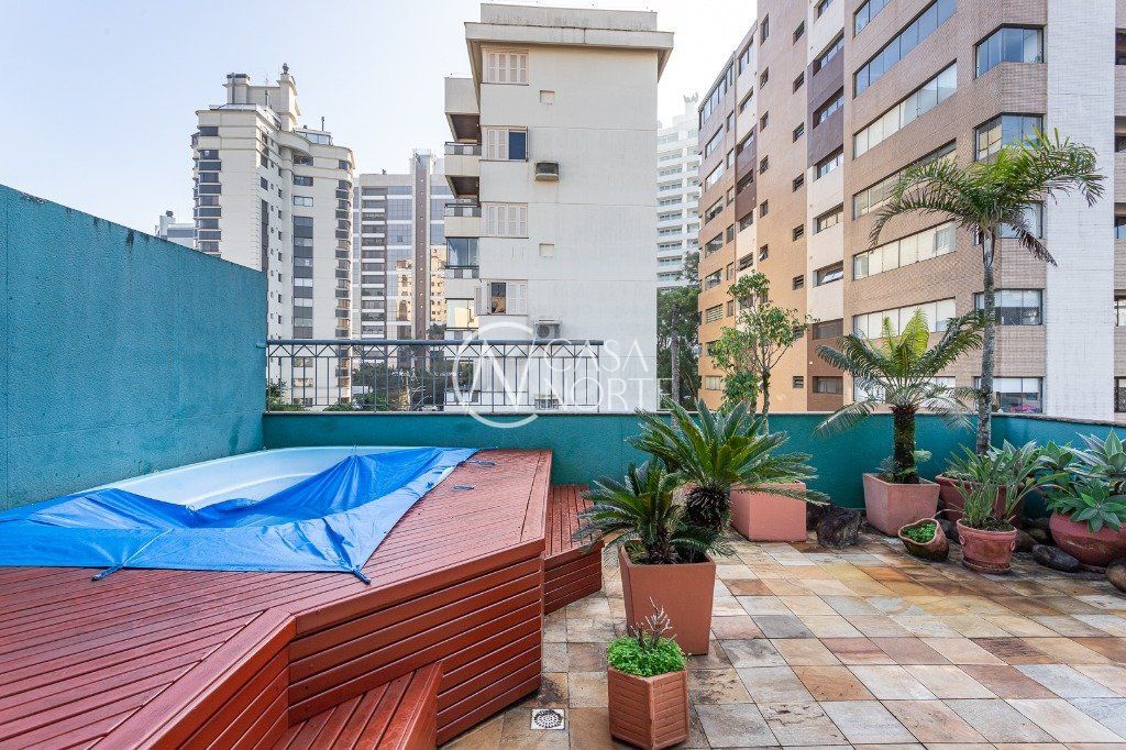 Cobertura à venda com 3 quartos, 203m², 1 suíte, 2 vagas, Rua Cabral no bairro Rio Branco em Porto Alegre