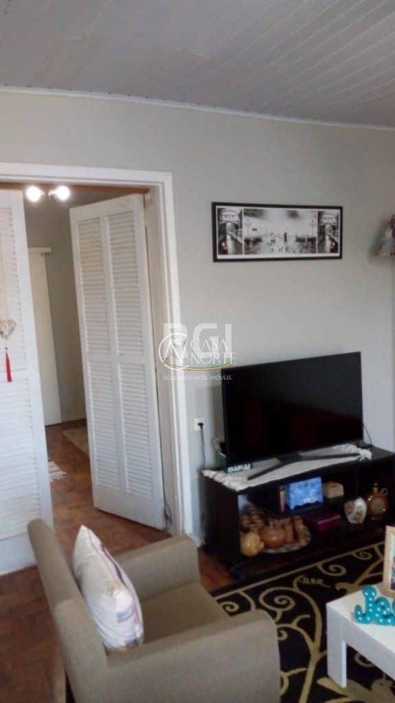 Casa à venda com 3 quartos, 65m², 3 vagas, Travessa Nove de Junho no bairro Vila São José em Porto Alegre