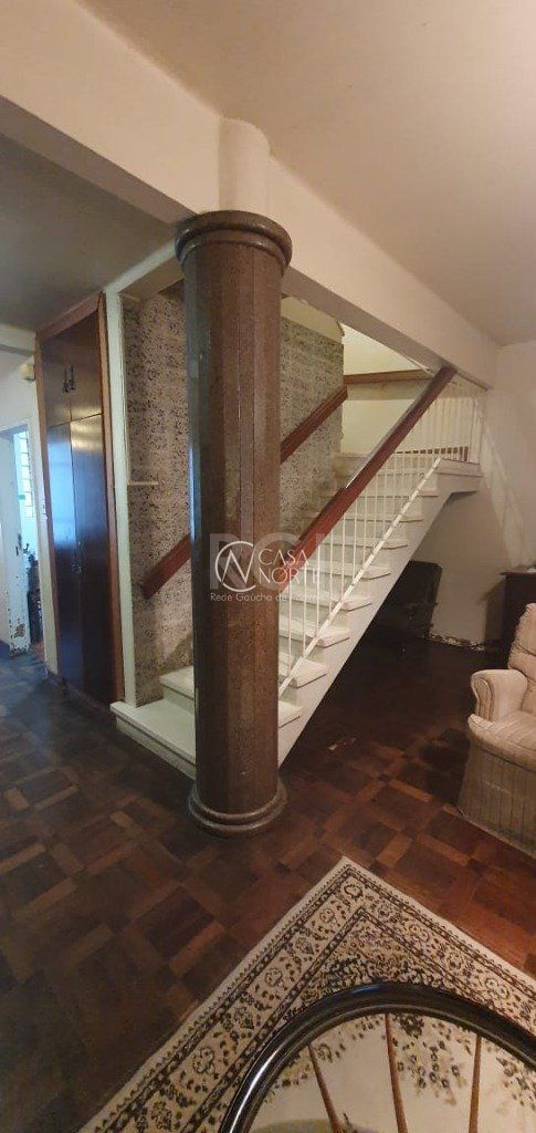 Casa à venda com 3 quartos, 156m², 1 suíte, 2 vagas, Rua Sinimbu no bairro Petrópolis em Porto Alegre