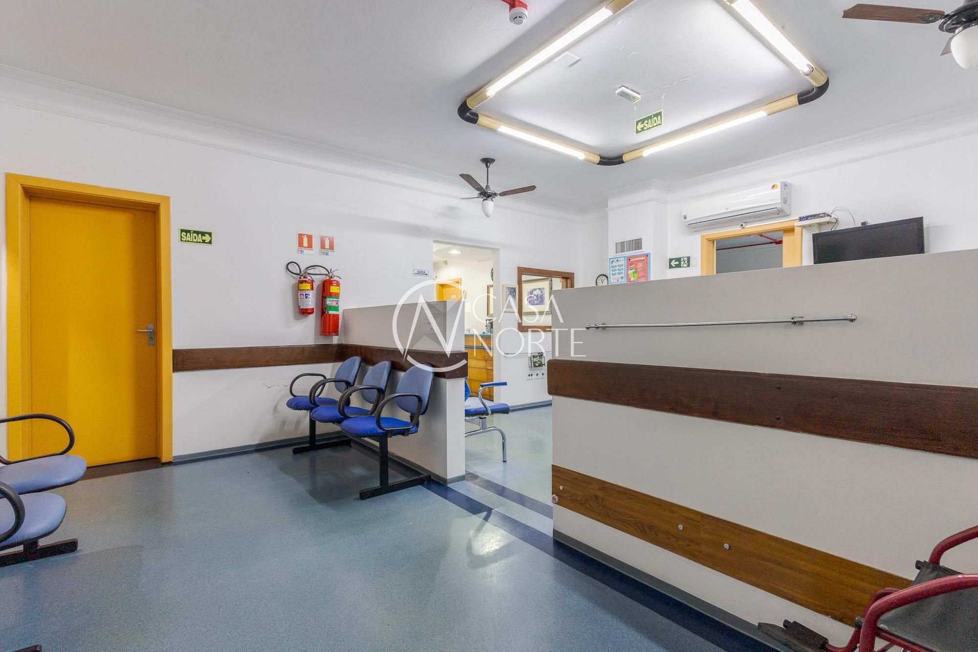 Casa Comercial à venda com 8 quartos, 912m², 4 vagas, Rua Castro Alves no bairro Rio Branco em Porto Alegre