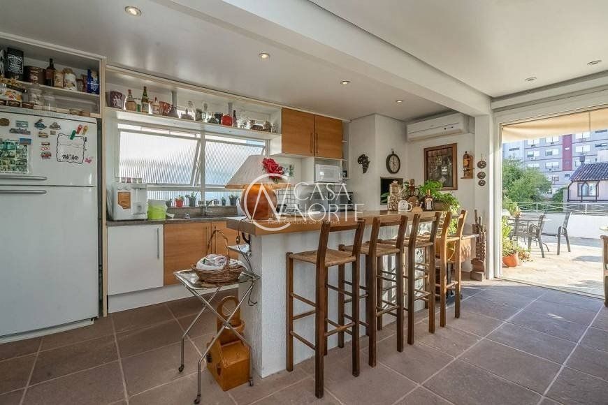Cobertura à venda com 4 quartos, 213m², 2 suítes, 1 vaga, Avenida Mariland no bairro São João em Porto Alegre