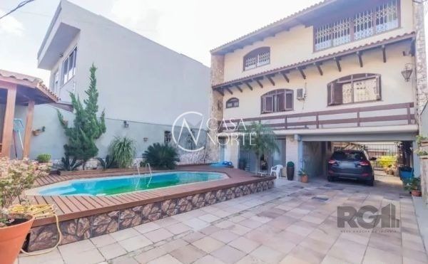 Casa à venda com 8 quartos, 442m², 3 suítes, 8 vagas, Rua Honório Lemos no bairro Vila João Pessoa em Porto Alegre