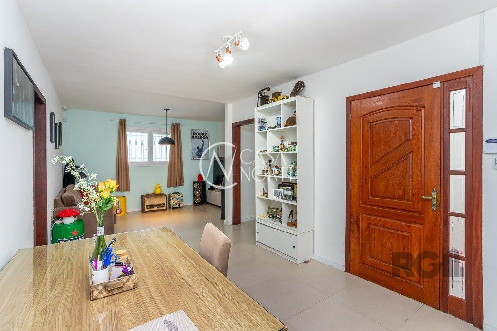 Casa à venda com 3 quartos, 167m², 3 vagas, Rua João Alfredo Mello no bairro Jardim Sabará em Porto Alegre