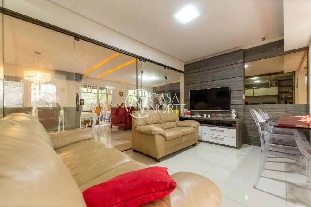 Casa de Condomínio à venda com 4 quartos, 446m², 4 suítes, 4 vagas, Rua Attílio Bilibio no bairro Jardim Carvalho em Porto Alegre