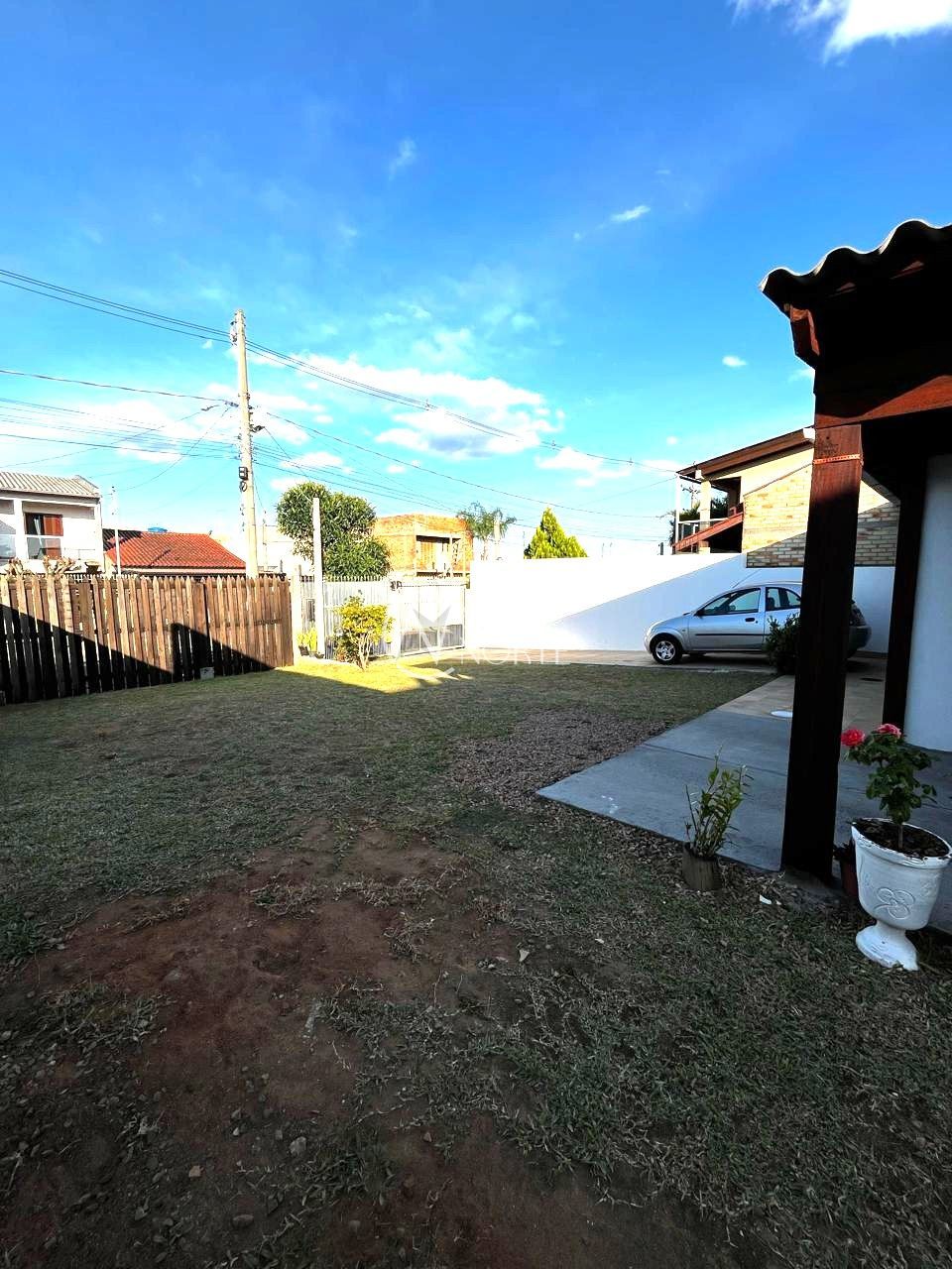 Casa à venda com 3 quartos, 80m², 2 vagas, Rua Frederico Barleta Celia no bairro Mário Quintana em Porto Alegre