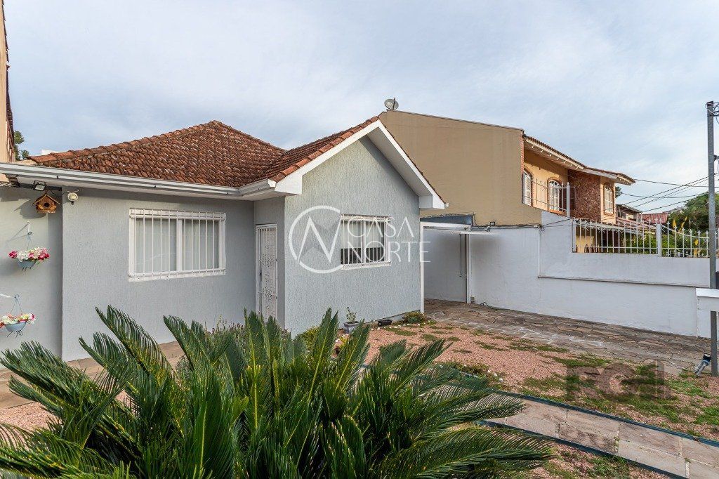 Casa à venda com 3 quartos, 157m², 1 suíte, 4 vagas, Rua Angelo Crivellaro no bairro Jardim do Salso em Porto Alegre