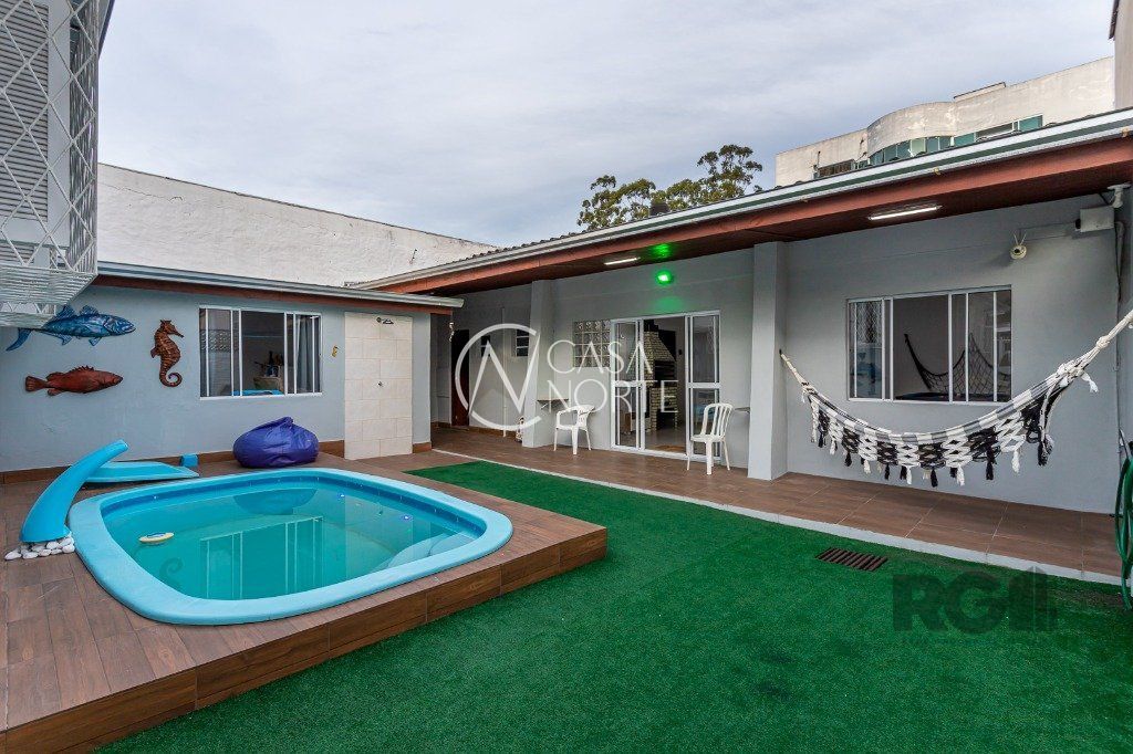 Casa à venda com 3 quartos, 157m², 1 suíte, 4 vagas, Rua Angelo Crivellaro no bairro Jardim do Salso em Porto Alegre