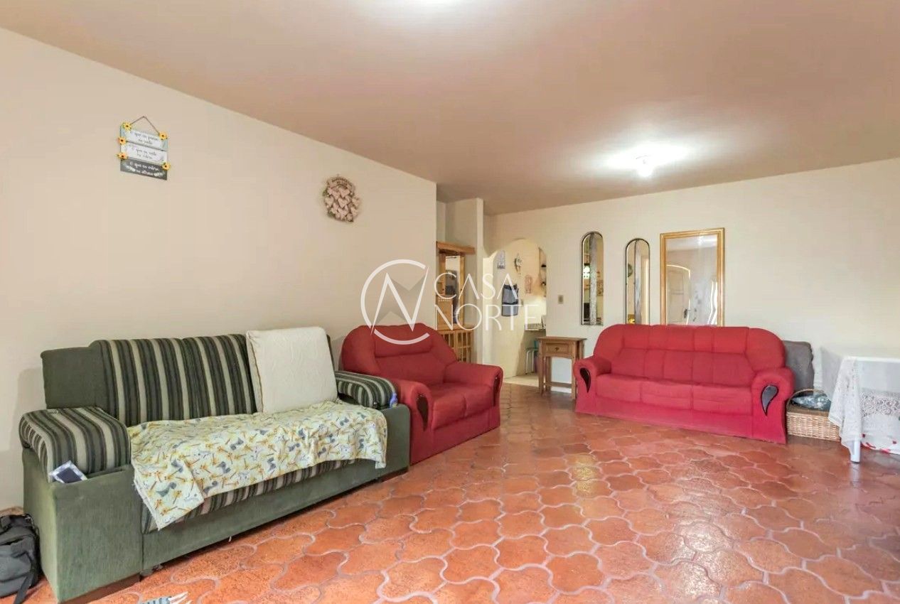 Casa à venda com 4 quartos, 206m², 1 suíte, 2 vagas, Travessa Marrocos no bairro Vila Ipiranga em Porto Alegre