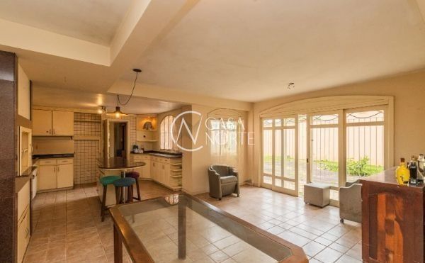 Casa à venda com 4 quartos, 194m², 3 suítes, 2 vagas, Rua Dona Amélia no bairro Santa Tereza em Porto Alegre