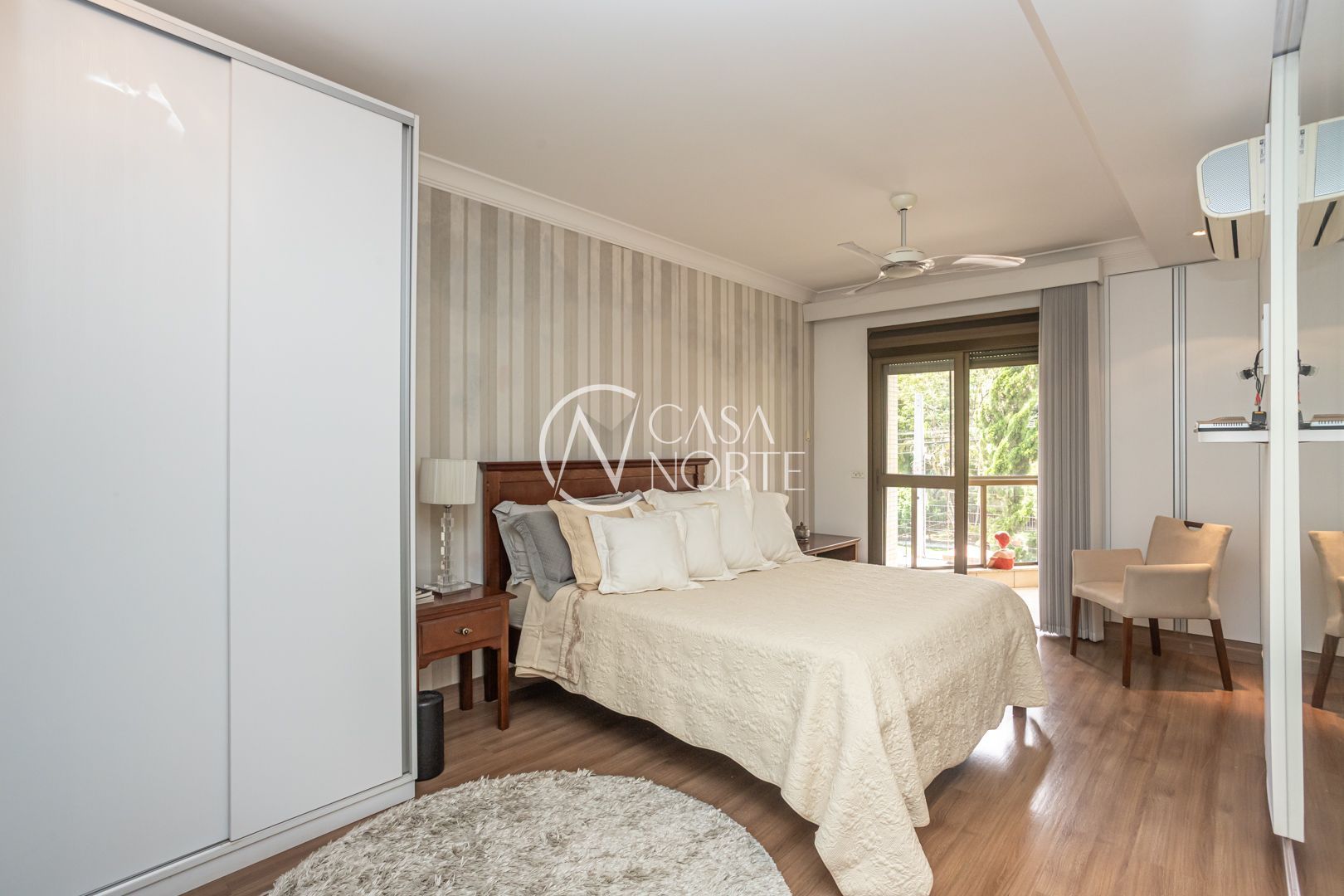 Cobertura à venda com 3 quartos, 206m², 3 suítes, 2 vagas, Avenida Cai no bairro Cristal em Porto Alegre