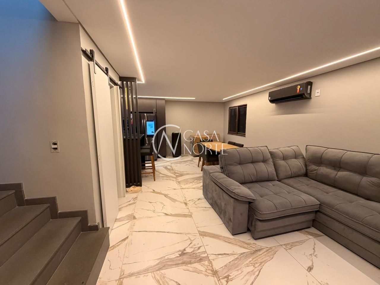 Casa à venda com 3 quartos, 160m², 1 suíte, 2 vagas, Avenida Uirapuru no bairro Jardim Carvalho em Porto Alegre