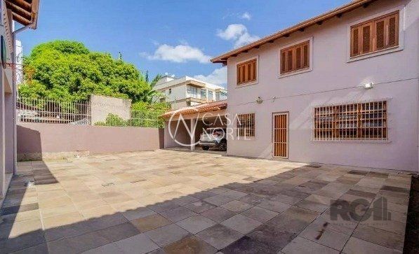 Casa à venda com 4 quartos, 412m², 2 suítes, 3 vagas, Rua Fonseca Ramos no bairro Medianeira em Porto Alegre