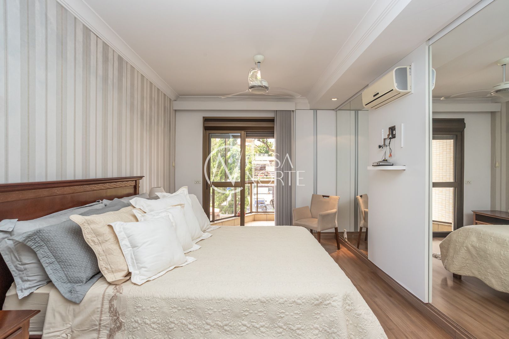 Cobertura à venda com 3 quartos, 206m², 3 suítes, 2 vagas, Avenida Cai no bairro Cristal em Porto Alegre