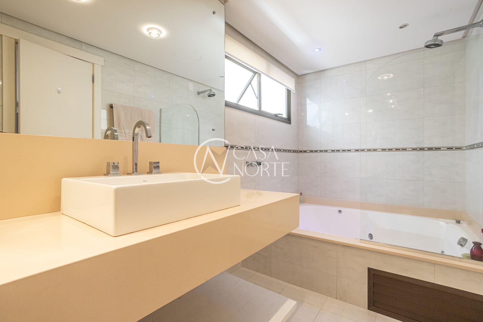 Cobertura à venda com 3 quartos, 206m², 3 suítes, 2 vagas, Avenida Cai no bairro Cristal em Porto Alegre