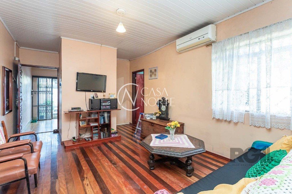 Casa à venda com 3 quartos, 125m², 1 suíte, 2 vagas, Rua São Simão no bairro Jardim do Salso em Porto Alegre