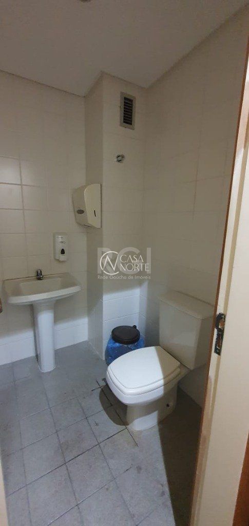 Sala Comercial à venda com 1 quarto, 36m², 1 vaga, Avenida Carlos Gomes no bairro Boa Vista em Porto Alegre