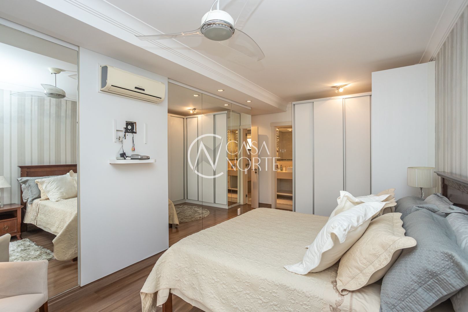 Cobertura à venda com 3 quartos, 206m², 3 suítes, 2 vagas, Avenida Cai no bairro Cristal em Porto Alegre