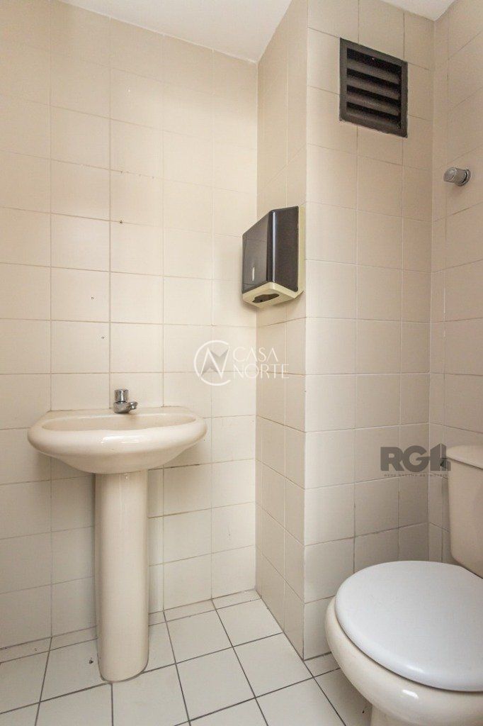 Sala Comercial à venda , 33m², Avenida Getúlio Vargas no bairro Menino Deus em Porto Alegre