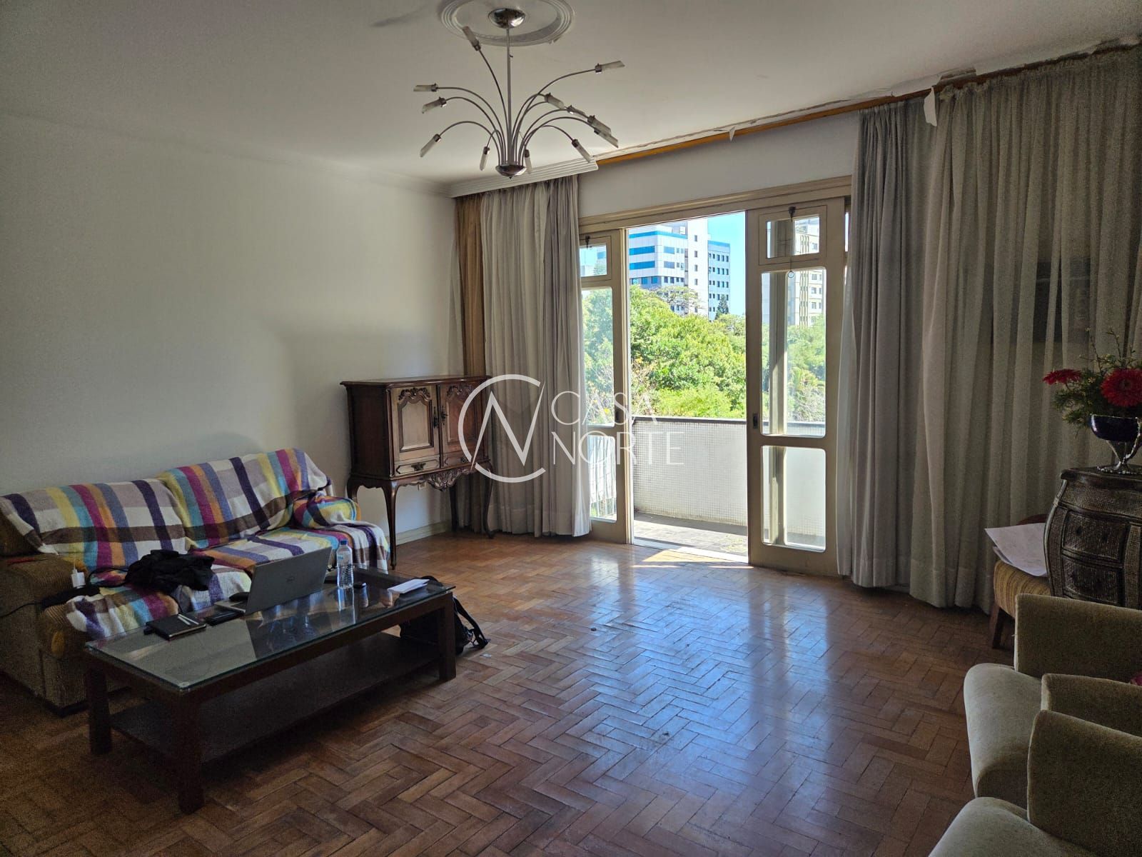 Apartamento à venda com 4 quartos, 132m², 1 vaga, Rua Dona Laura no bairro Rio Branco em Porto Alegre