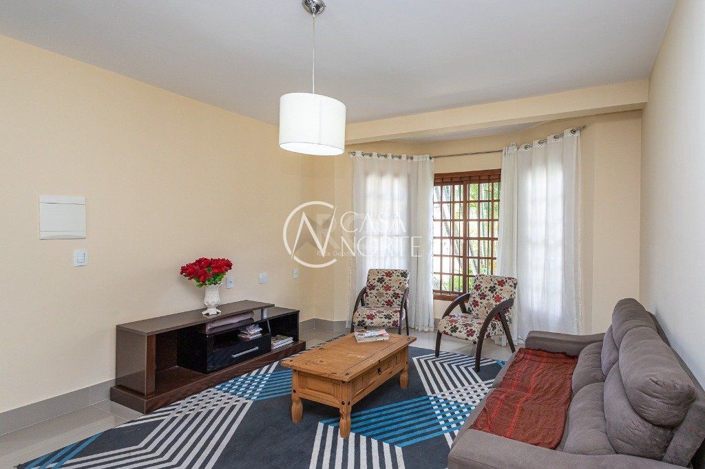 Casa à venda com 4 quartos, 190m², 2 suítes, 2 vagas, Rua Jayme Saul de Borba no bairro Guarujá em Porto Alegre