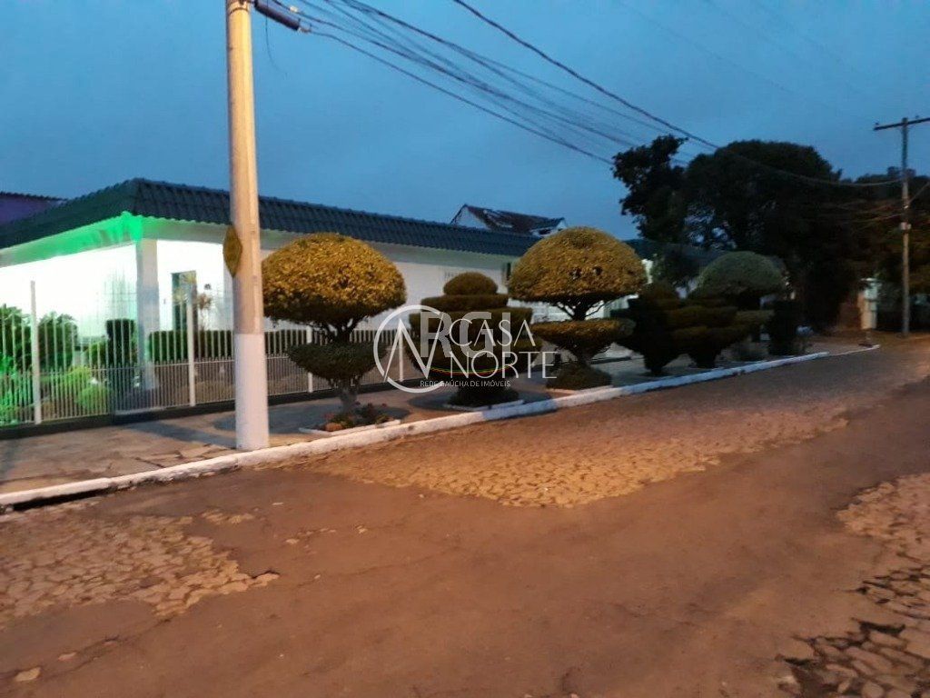 Casa à venda com 3 quartos, 197m², 4 vagas, Rua Itauna no bairro Sarandi em Porto Alegre