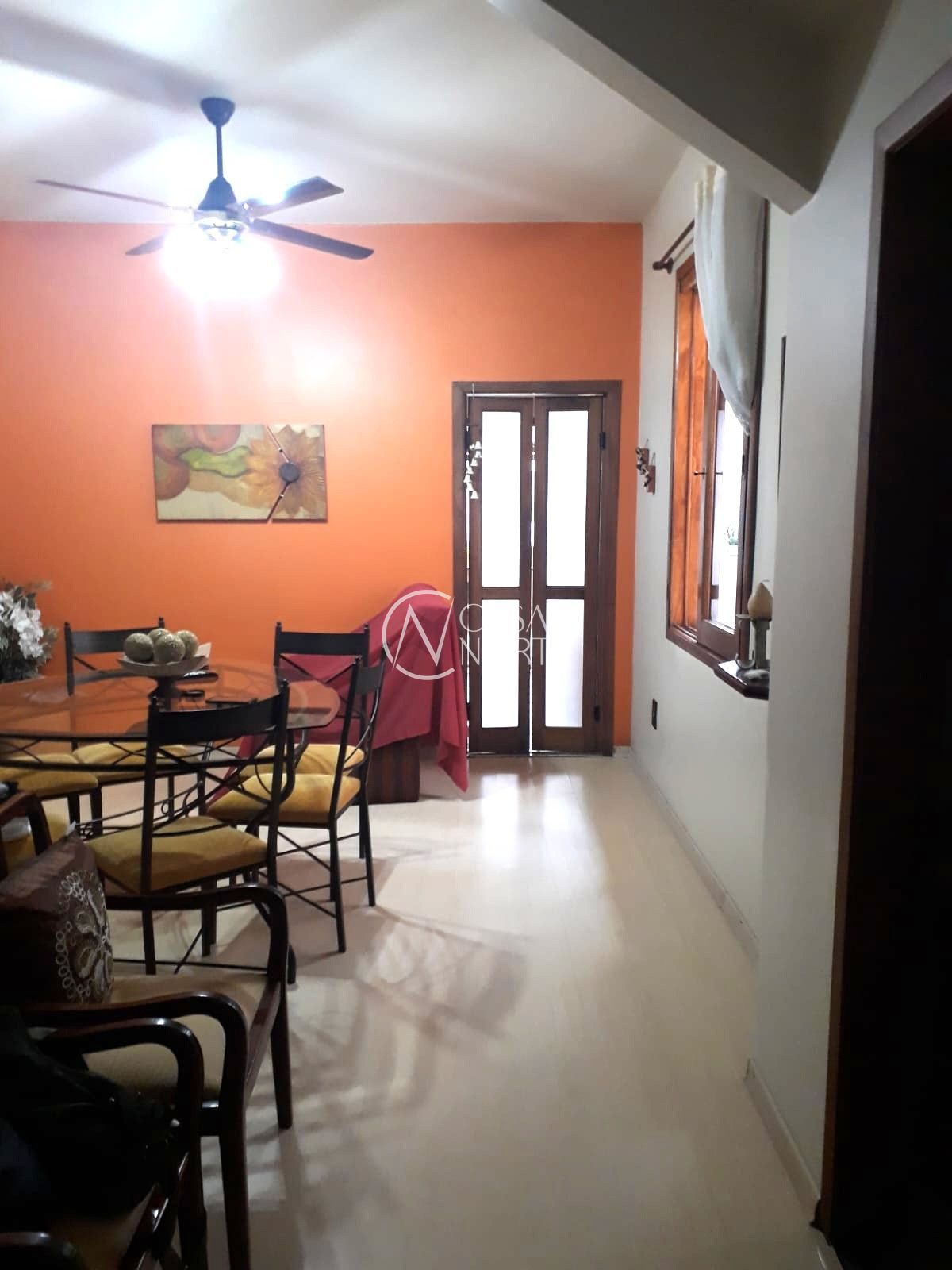 Casa à venda com 3 quartos, 200m², 1 suíte, 3 vagas, Rua Carlos Trein Filho no bairro Auxiliadora em Porto Alegre