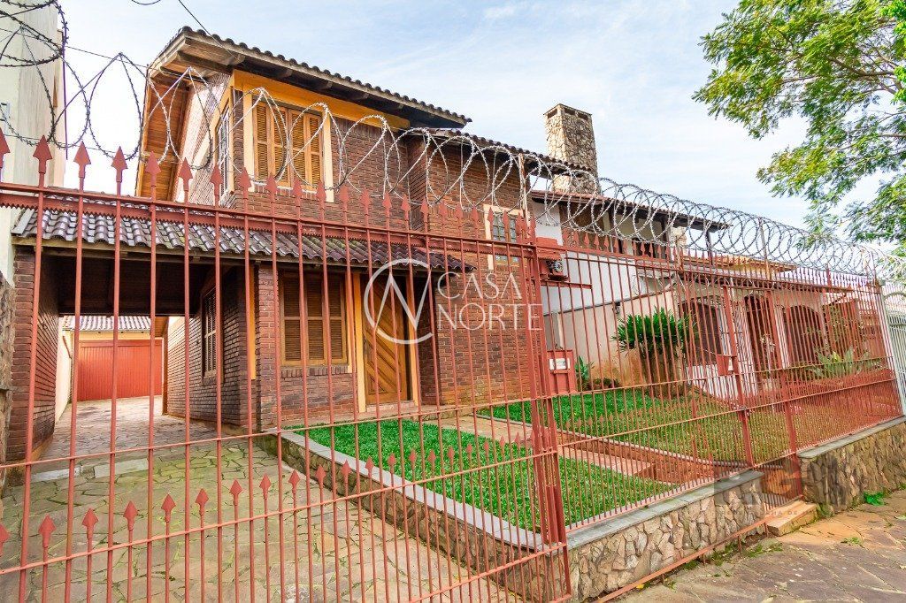 Casa à venda com 3 quartos, 199m², 1 suíte, 3 vagas, Rua Vicente Marsiglia Filho no bairro Jardim Leopoldina em Porto Alegre