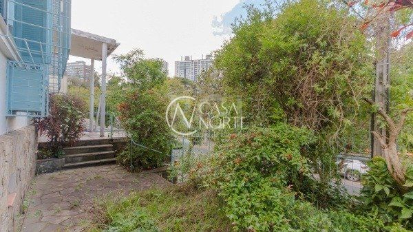 Casa à venda com 3 quartos, 220m², 2 vagas, Rua Visconde de Duprat no bairro Petrópolis em Porto Alegre