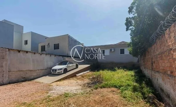 Casa à venda com 2 quartos, 94m², 1 suíte, 4 vagas, Beco do Carvalho no bairro Jardim Carvalho em Porto Alegre