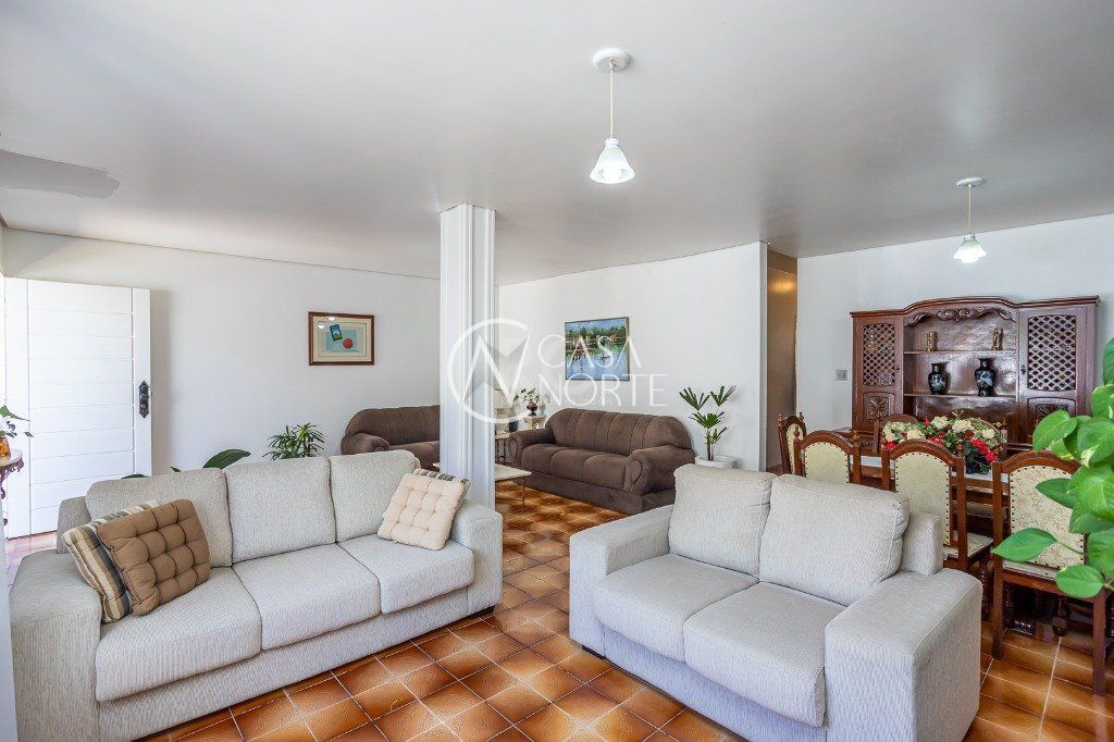 Casa à venda com 3 quartos, 165m², 2 suítes, 2 vagas, Rua Vital Brasil no bairro Jardim Sabará em Porto Alegre