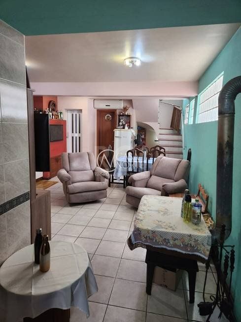 Casa à venda com 3 quartos, 150m², 2 suítes, 3 vagas, Rua Nunes Machado no bairro Azenha em Porto Alegre