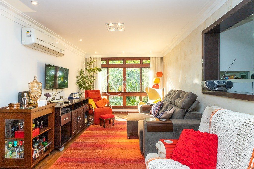 Apartamento à venda com 3 quartos, 99m², 1 suíte, 1 vaga, Rua Francisco Ferrer no bairro Rio Branco em Porto Alegre