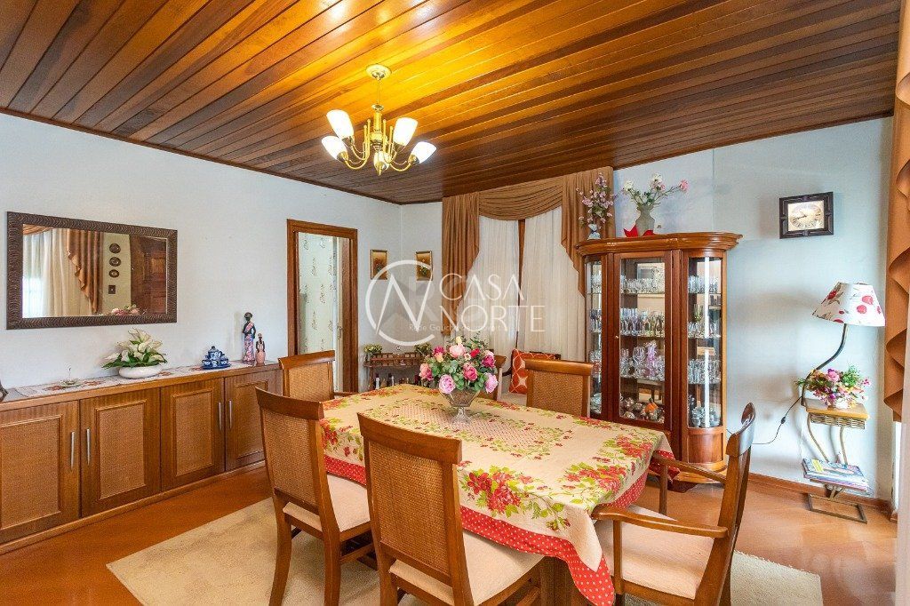 Casa de Condomínio à venda com 3 quartos, 325m², 3 vagas, Rua Lacy Ribeiro de Almeida no bairro Teresópolis em Porto Alegre