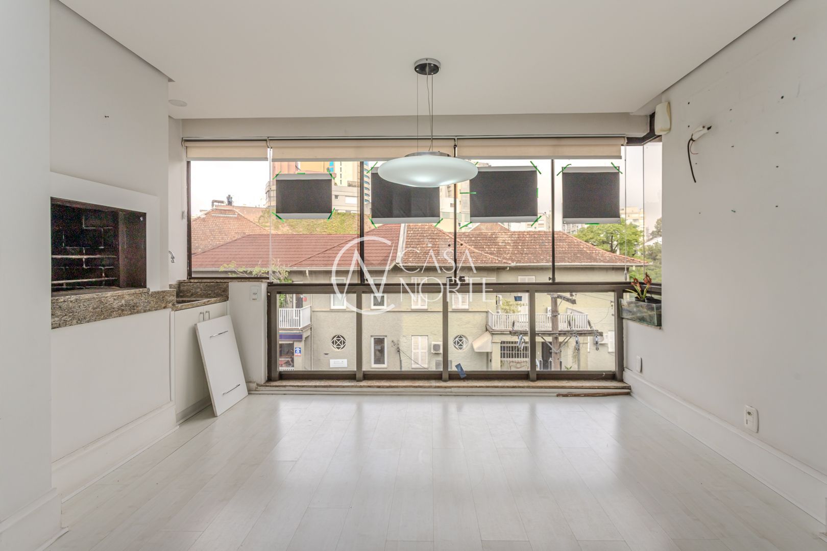 Apartamento à venda com 3 quartos, 125m², 1 suíte, 1 vaga, Praça Doutor Maurício Cardoso no bairro Moinhos de Vento em Porto Alegre