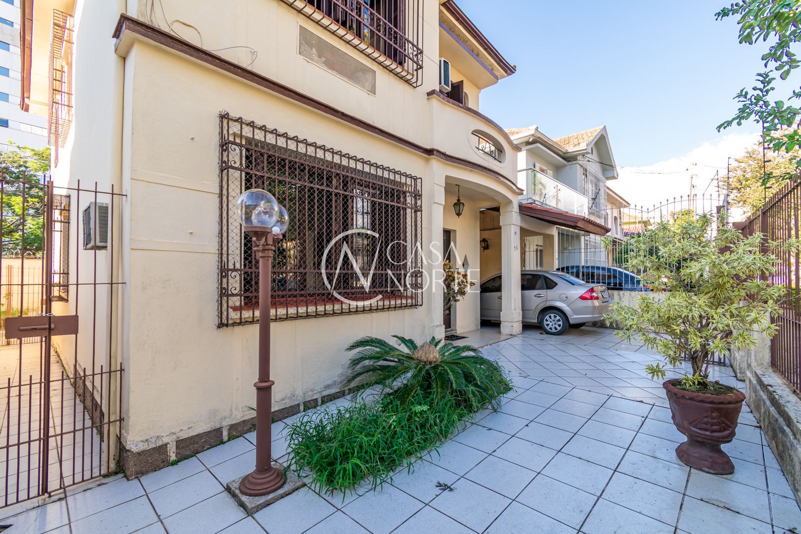 Casa à venda com 3 quartos, 160m², 1 suíte, 2 vagas, Rua Germano Hasslocher no bairro Azenha em Porto Alegre