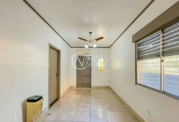 Casa à venda com 3 quartos, 155m², 3 vagas, Praça Aratiba no bairro Cavalhada em Porto Alegre