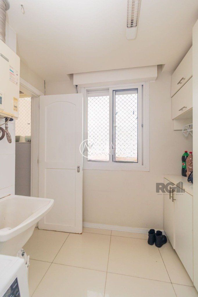 Apartamento à venda com 3 quartos, 112m², 1 suíte, 2 vagas, Avenida General Barreto Viana no bairro Chácara das Pedras em Porto Alegre