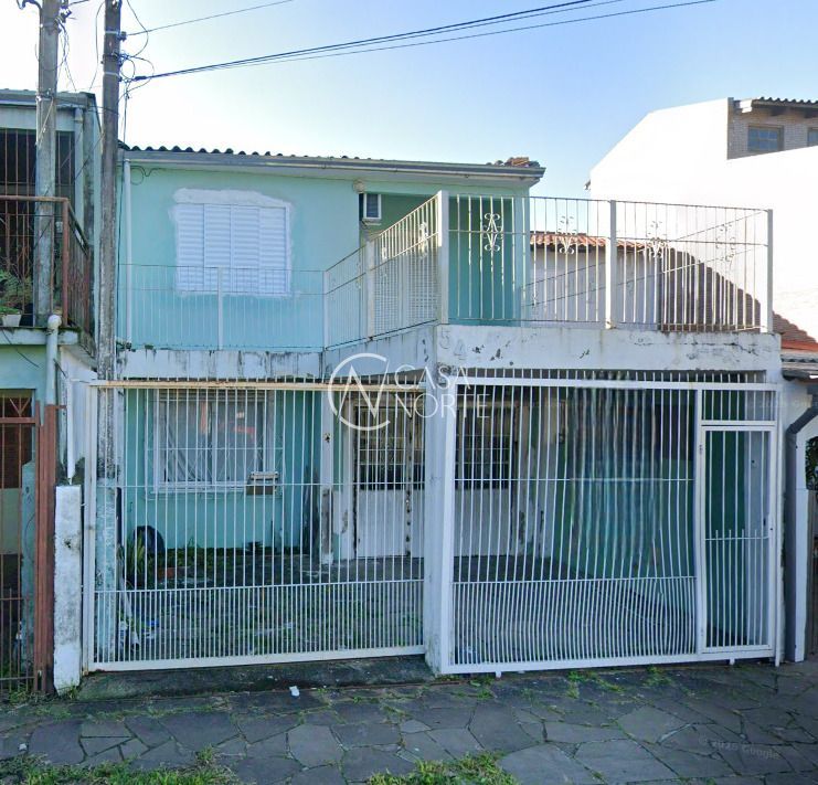 Sobrado à venda com 3 quartos, 120m², 1 suíte, 3 vagas, Rua Oswaldo Petersen Paiva no bairro Jardim Leopoldina em Porto Alegre
