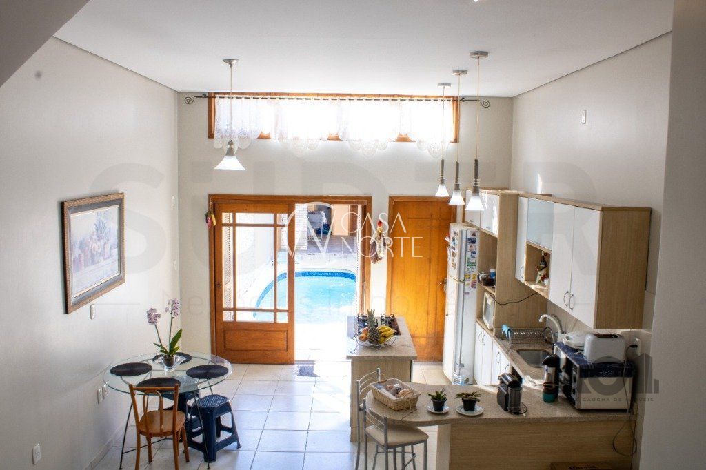 Casa à venda com 4 quartos, 110m², 1 suíte, 4 vagas, Rua Barao do Amazonas no bairro Partenon em Porto Alegre