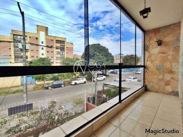 Casa à venda com 3 quartos, 285m², 2 vagas, Rua Ângelo Barcelos no bairro Vila João Pessoa em Porto Alegre