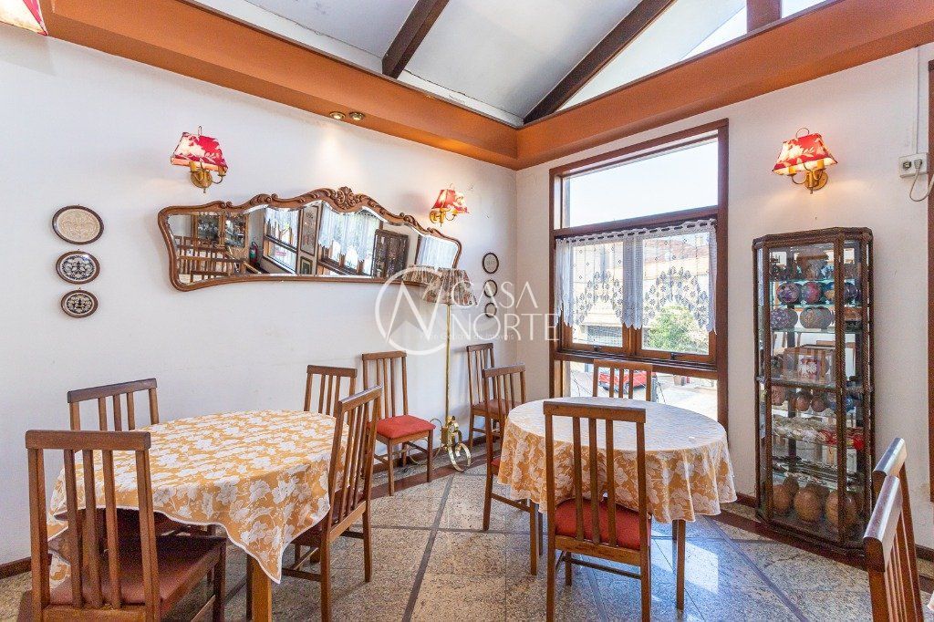 Casa à venda com 3 quartos, 272m², 2 vagas, Rua João Guimaraes no bairro Santa Cecília em Porto Alegre