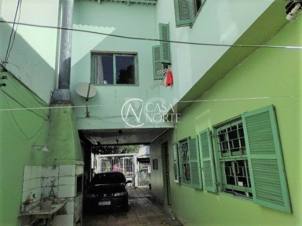 Casa à venda com 4 quartos, 120m², 2 vagas, Avenida Montenegro no bairro Petrópolis em Porto Alegre