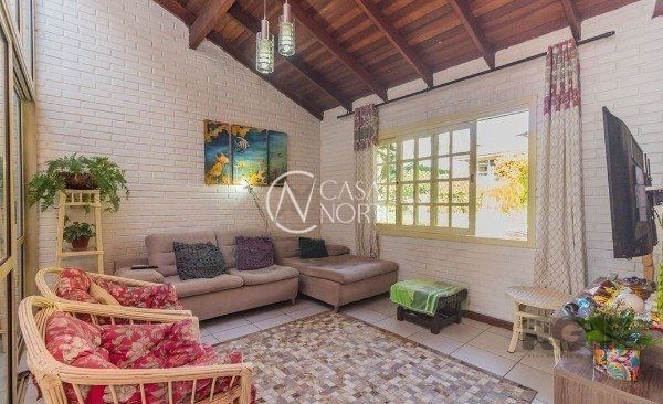 Casa de Condomínio à venda com 4 quartos, 212m², 1 suíte, 2 vagas, Rua Tocantins no bairro Lomba do Pinheiro em Porto Alegre