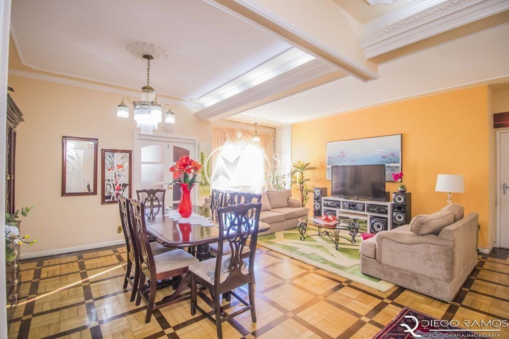 Apartamento à venda com 4 quartos, 207m², 1 suíte, 1 vaga, Rua Ramiro Barcelos no bairro Independência em Porto Alegre