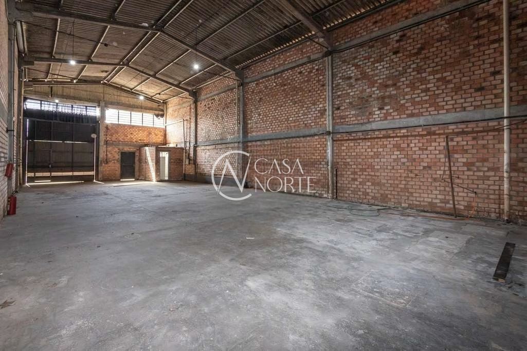 Galpão à venda com 2 quartos, 600m², Avenida Pernambuco no bairro Navegantes em Porto Alegre